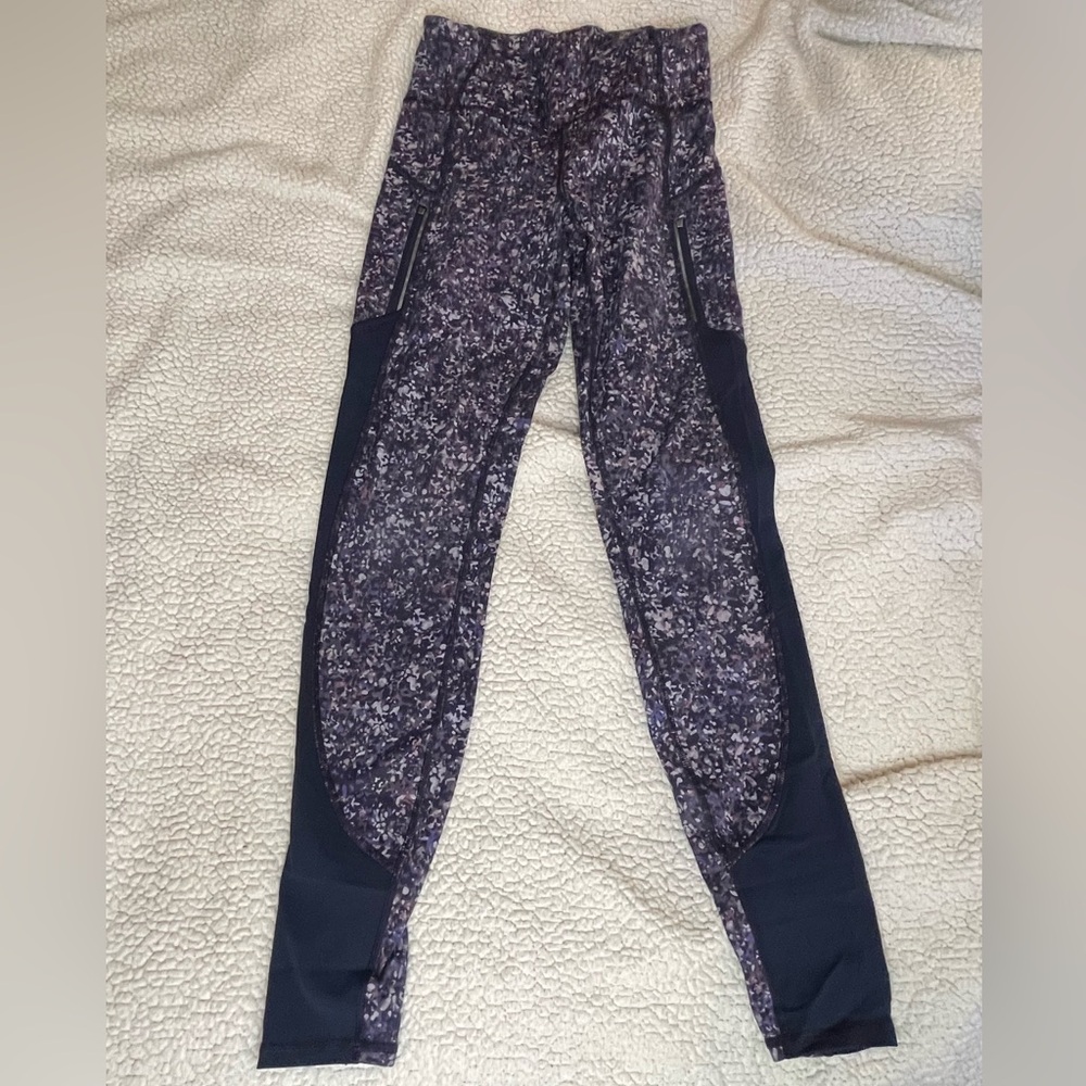 ATHLETA
ATHLETA Rainier Printed Mesh Tight size XS